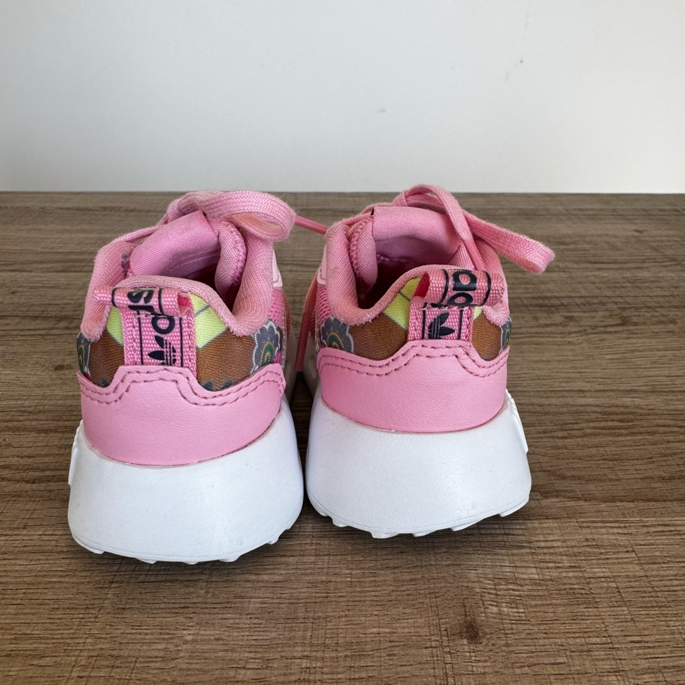 Adidas kids pink sneakers size 5K - Picture 2 of 5